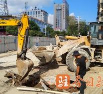 老太太BBBBWWWW高温下的坚守｜道路建设者用汗水铺就畅通路